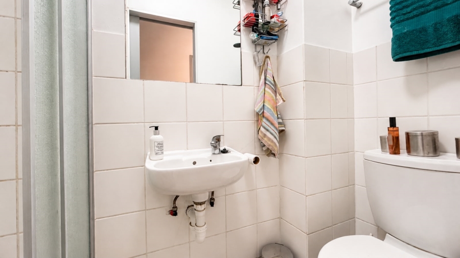 1 Bedroom Property for Sale in Zonnebloem Western Cape